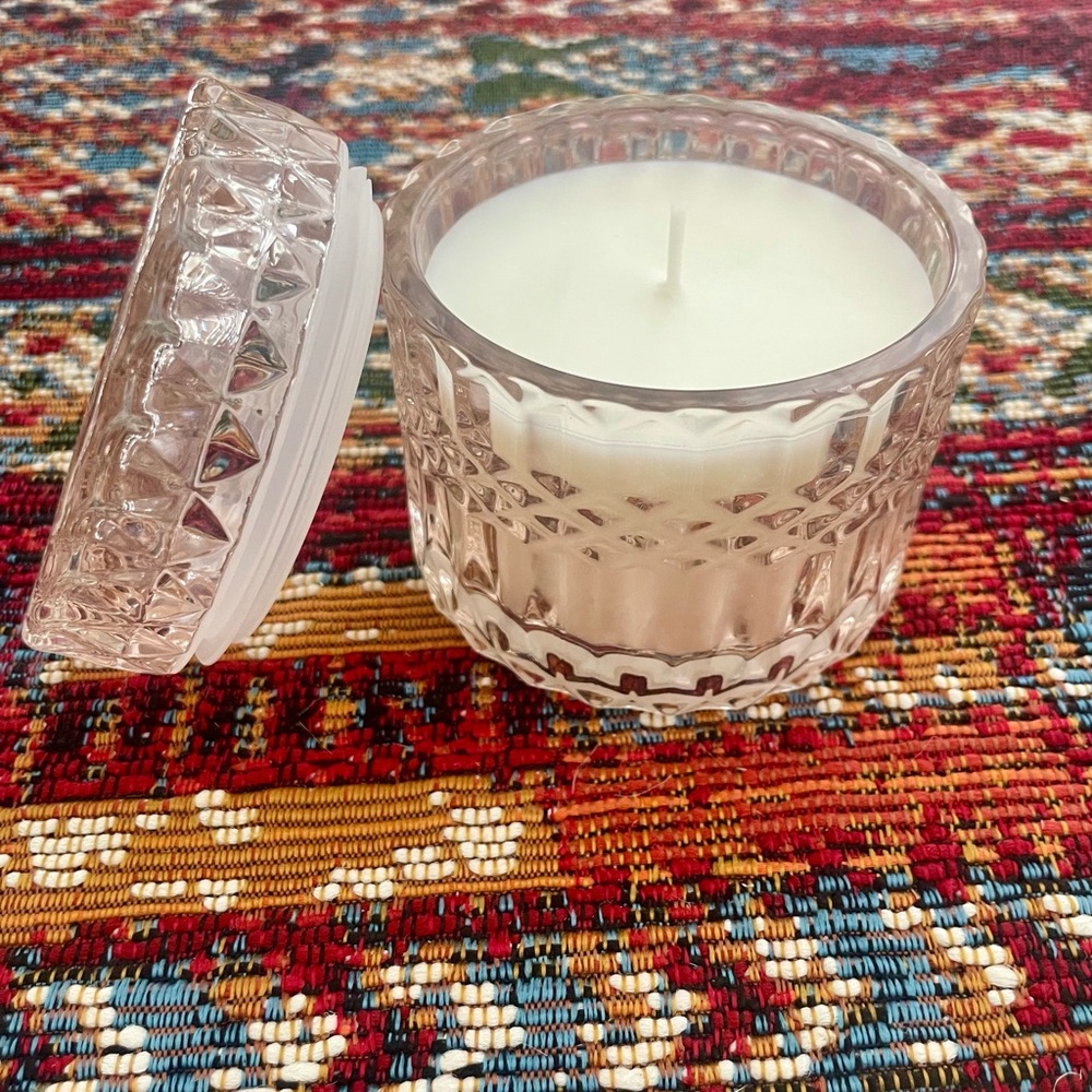New Luxurious Vegan Soy Wax Blend Candle in Textured Glass Holder -Apple Orchard